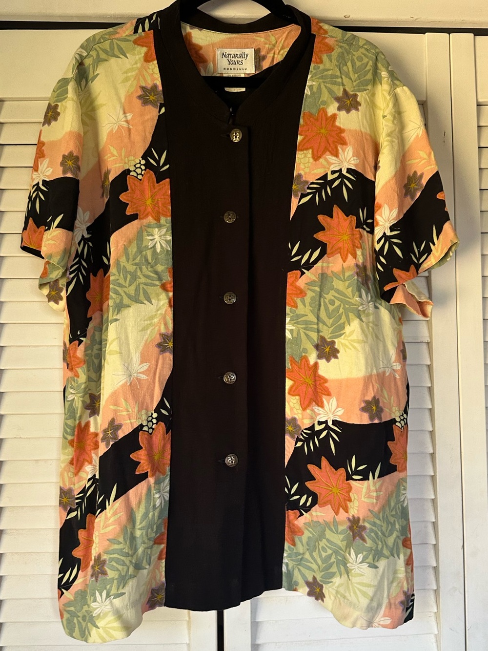 Vintage Hawaiian Asian Floral Print Short Sleeve Blouse with Black Panel Front